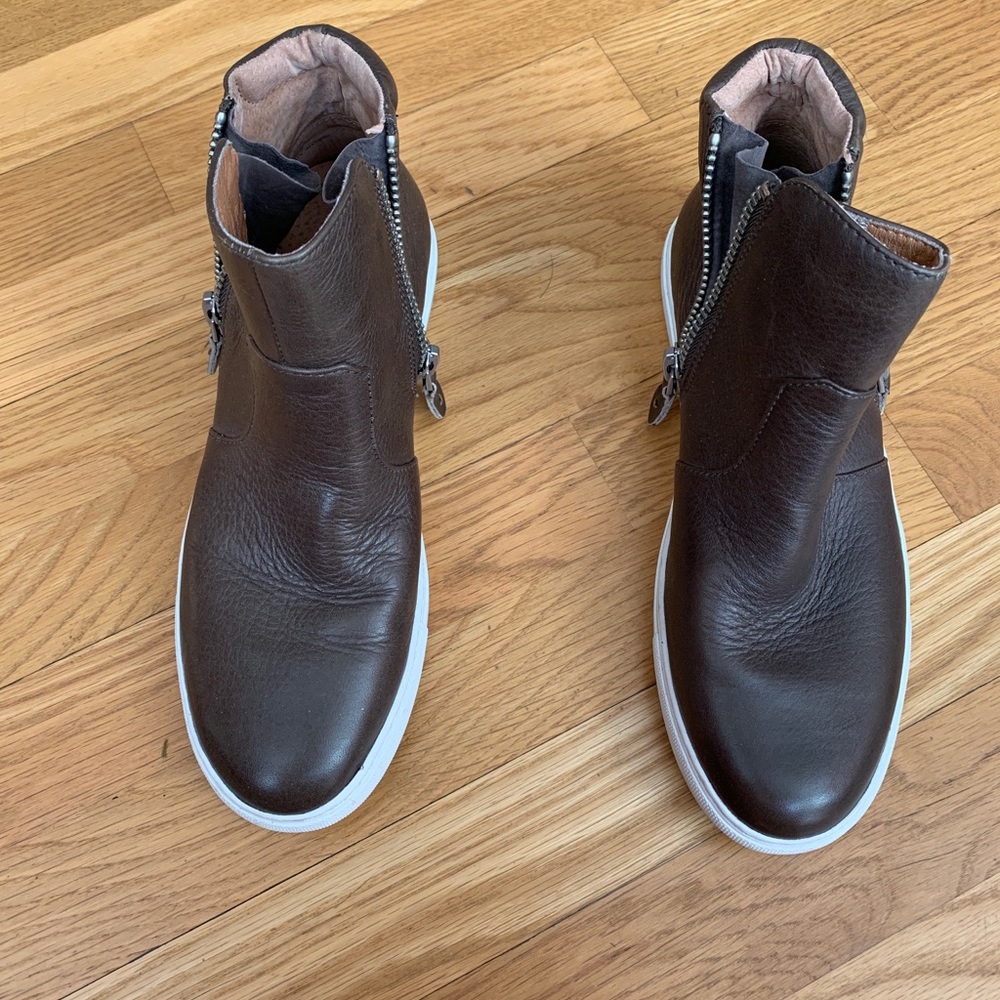 KENNETH COLE GENTLE SOLES LEATHER LOW BOOT, WOMENS SIZE 9, OLIVE